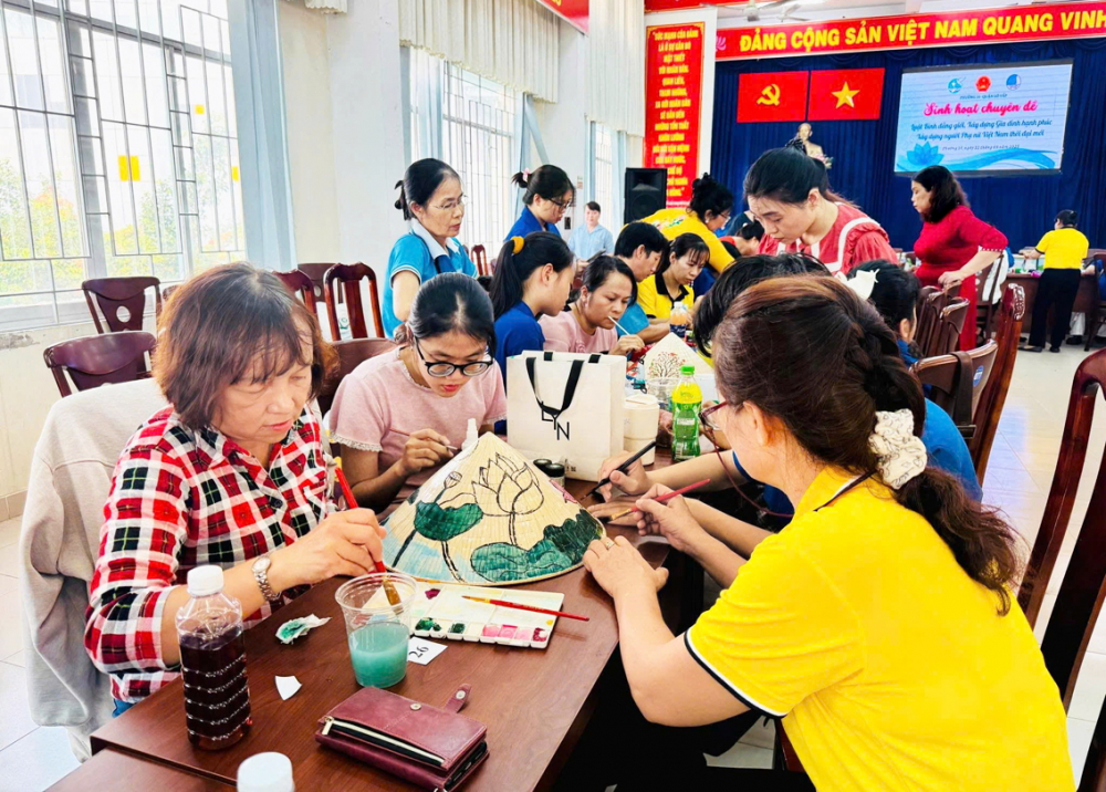 Gầy dựng phong trào phụ nữ từ những nhân tố mới Hội LHPN phường 14, quận Gò Vấp đã tổ chức nhiều hoạt động, tạo được sức sống mới tại cộng đồng dân cư - ẢNH: TRANG NGUYỄN