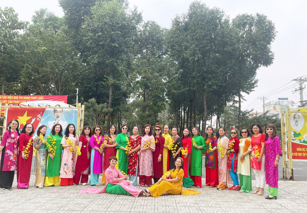Gầy dựng phong trào phụ nữ từ những nhân tố mới Nhóm Dân vũ khu phố 9, phường 14, quận Gò Vấp - ẢNH: TRANG NGUYỄN