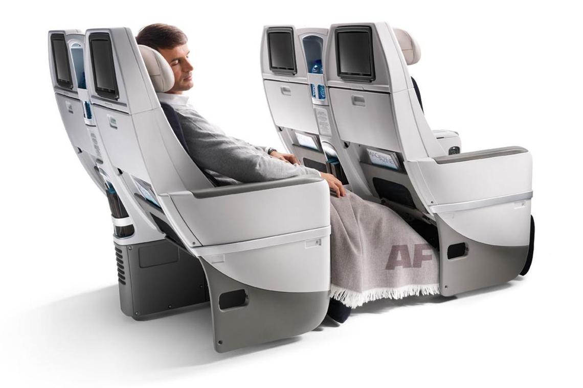 Chỉ cần ngả ra sau vài cm có thể giúp giảm áp lực lên lưng dưới và giảm căng thẳng cho cổ.