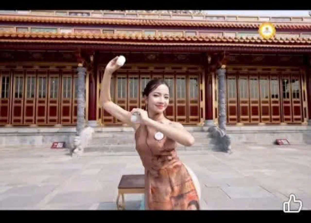 Đoạn video đang lan truyền mạnh mẽ khiến dư luận phản ứng dữ dội- Ảnh:  Cắt từ clip