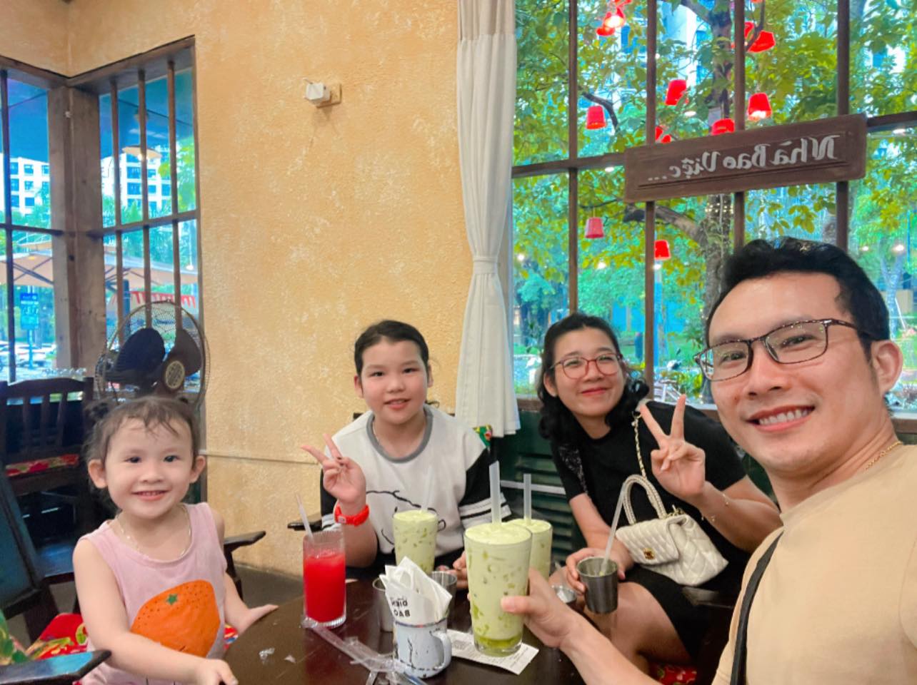 Dành thời gian cho vợ con là danh mục đầu tư "sinh lời" nhiều nhất Sau giờ tan học của các con . Ảnh nhân vật cung cấp