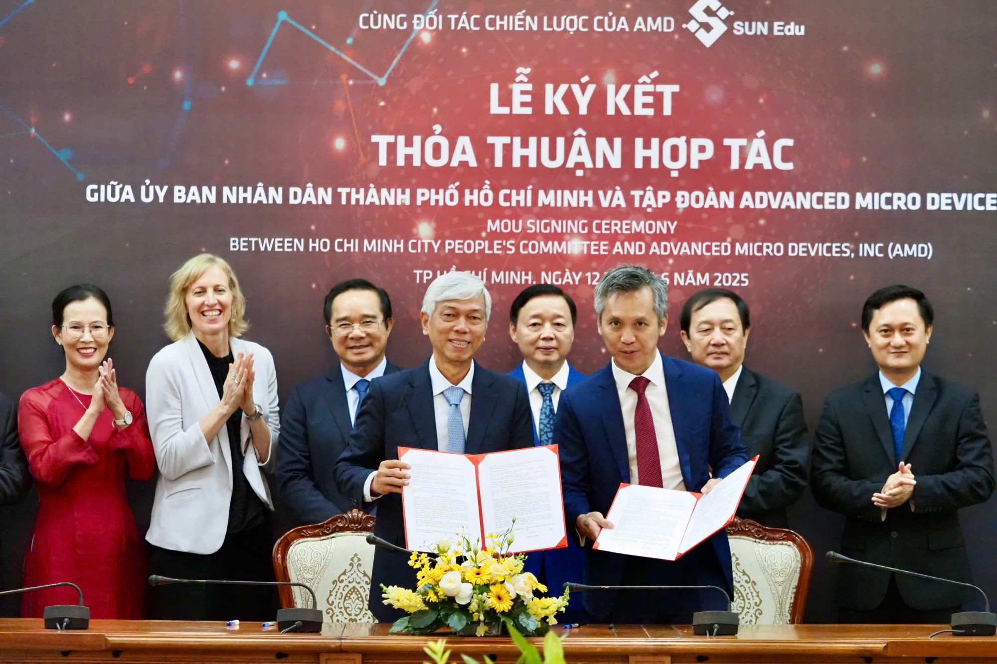 TPHCM ký biên bản ghi nhớ  phát triển công nghệ cao và trí tuệ nhân tạo (Al) với AMD - Ảnh: Hoàng Hùng