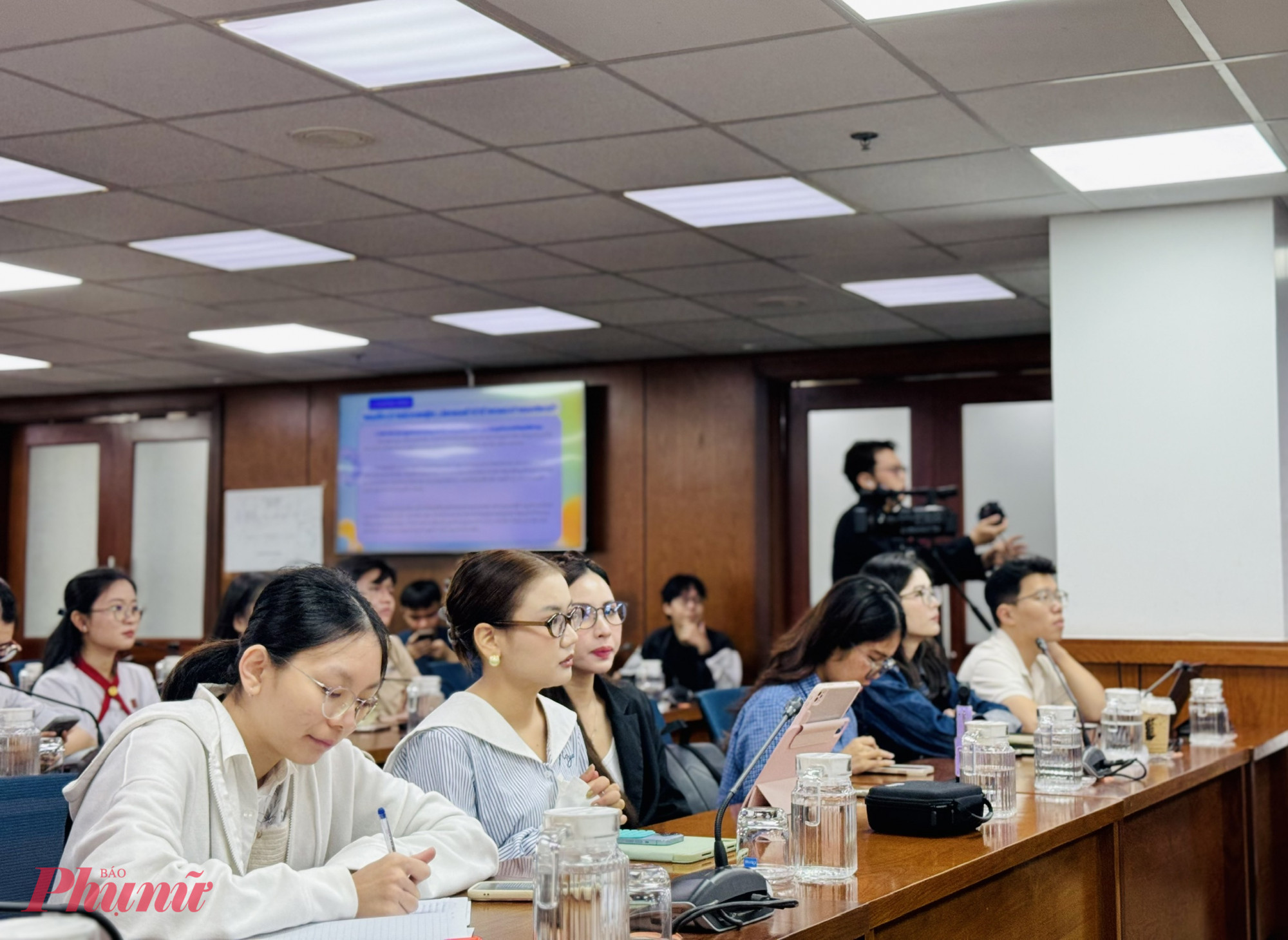 Các nhà sáng tạo nội dung, các đơn vị, doanh nghiệp tham gia lớp đào tạo vào sáng 13/6, tại Trung tâm Báo chí TPHCM