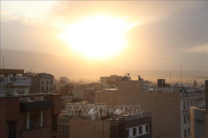Quang cảnh thủ đô Tehran của Iran ngày 13/6/2025. Ảnh: THX/TTXVN