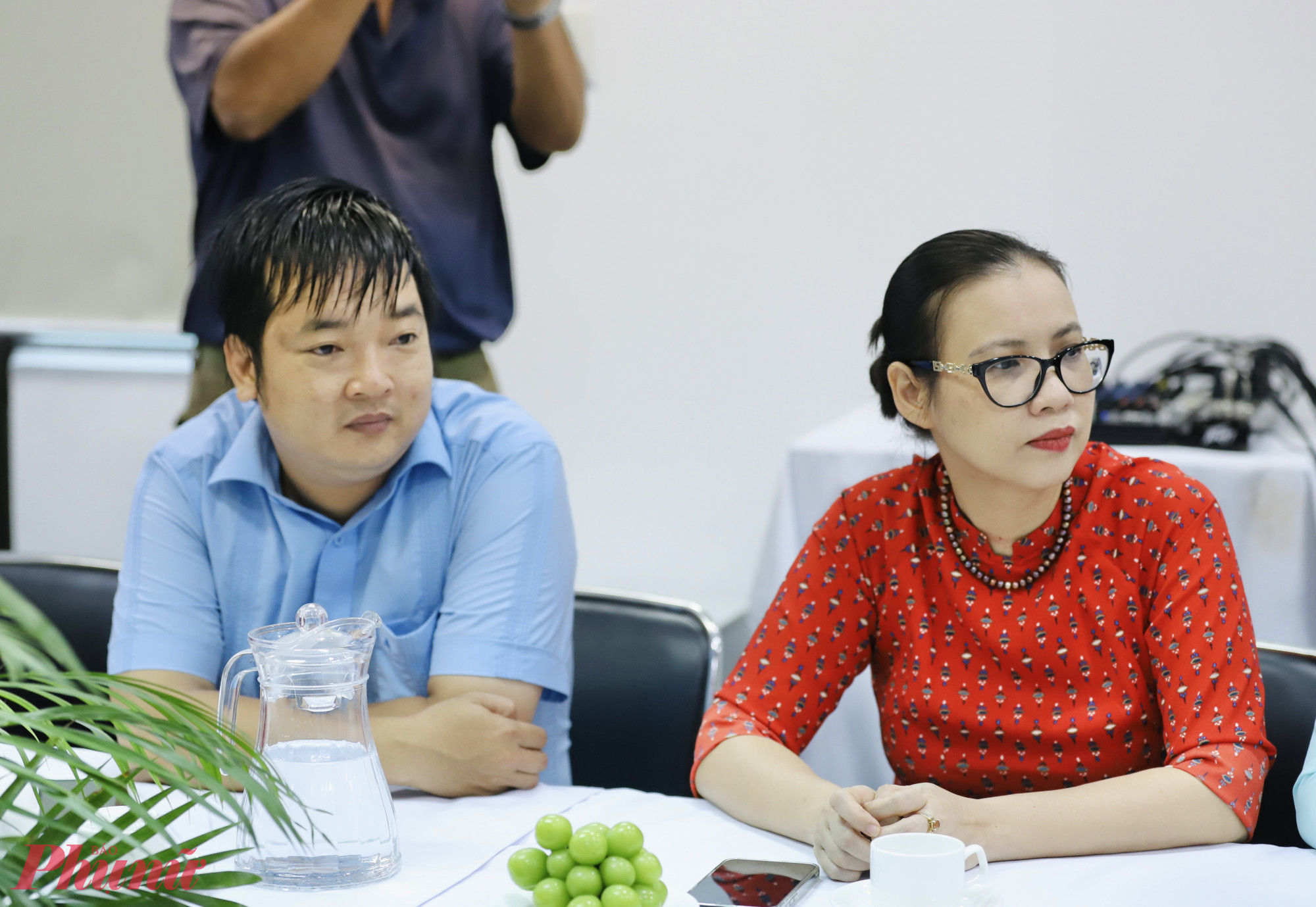 Bà Nguyễn Thị Thu Mai và ông Lâm Sơn Vinh - thư ký toà soạn Báo Phụ nữ TPHCM trong buổi gặp mặt