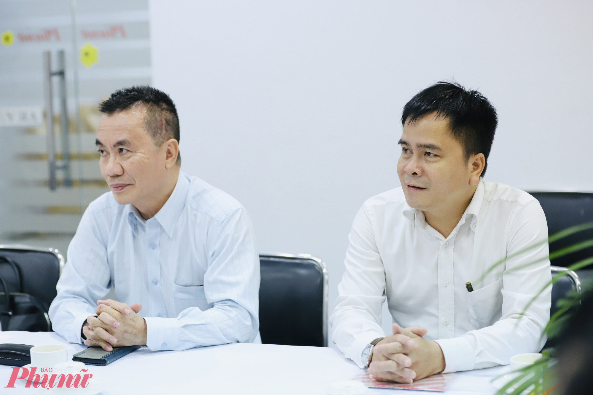 Trong đoàn đến thăm có ông Dương Vũ Thông - Phó chủ tịch Hội Nhà báo TPHCM