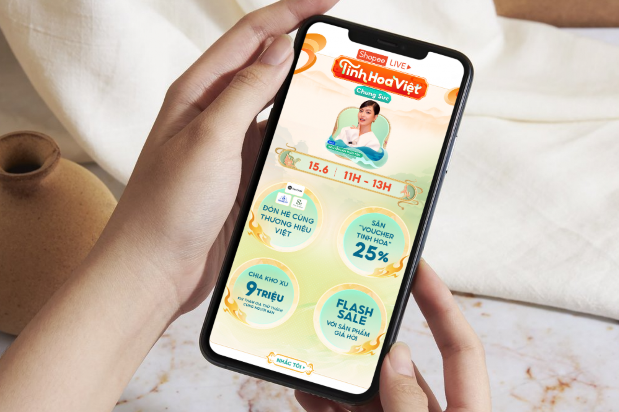Phối hợp với Shopee trong chương trình Tinh Hoa Việt Chung Sức, Bông Bạch Tuyết không chỉ chia sẻ các câu chuyện truyền cảm hứng “người Việt dùng hàng Việt” mà còn mang đến nhiều ưu đãi độc quyền cho người dùng