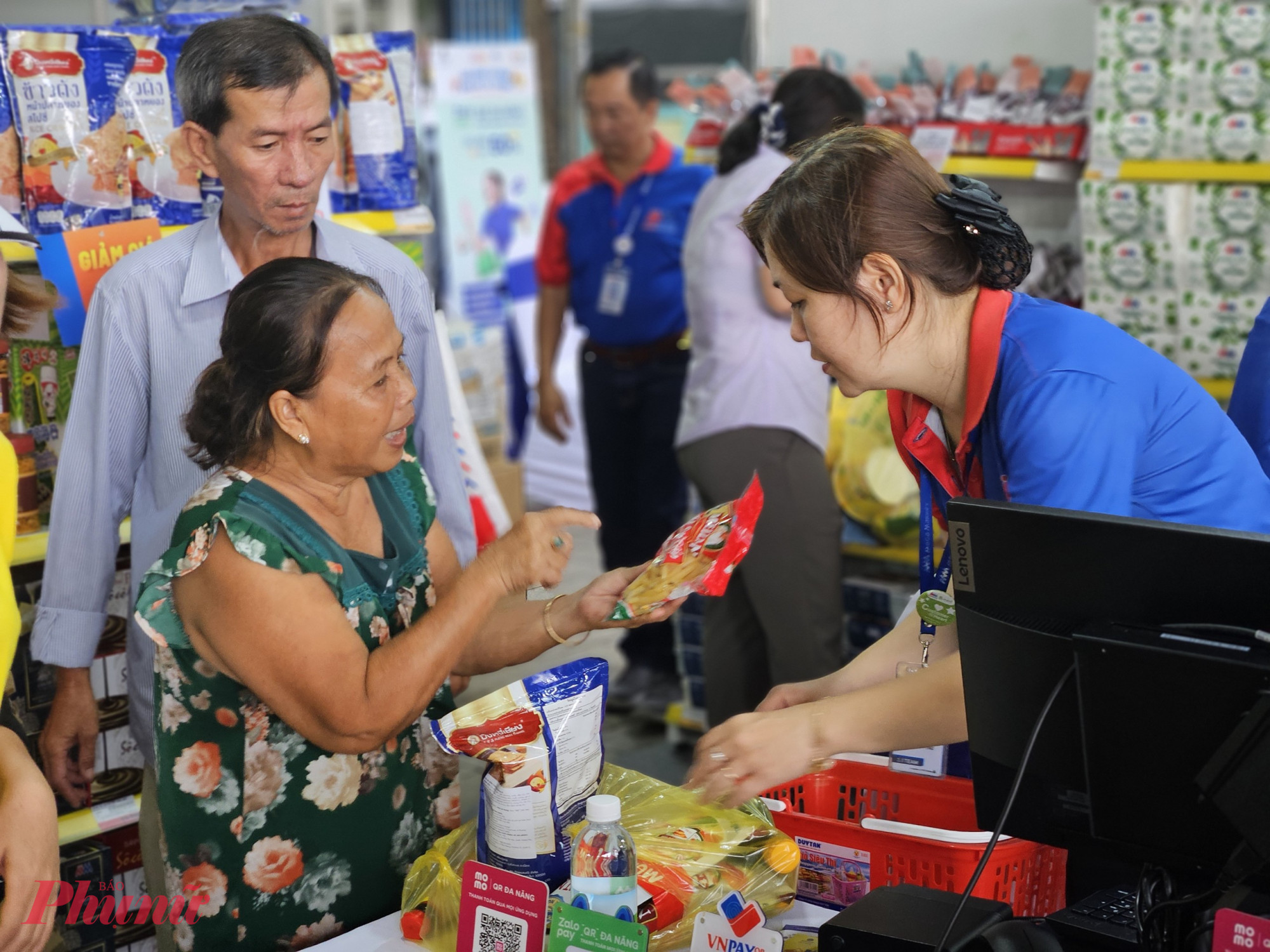 chương trình năm nay sẽ tập trung kích cầu tiêu dùng tại các khu công nghiệpHoạt động khuyến mãi năm nay sẽ được tổ chức đến gần hơn với người lao động ở các khu công nghiệp - Ảnh: Ngọc Thùy