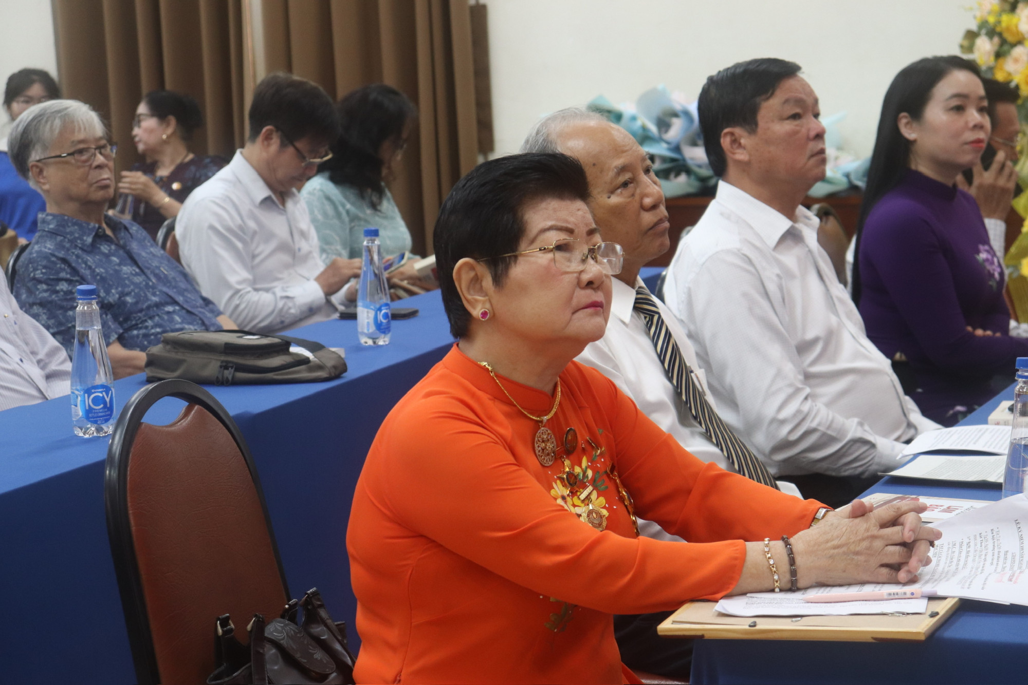 Các đại biểu tham dự buổi họp mặt