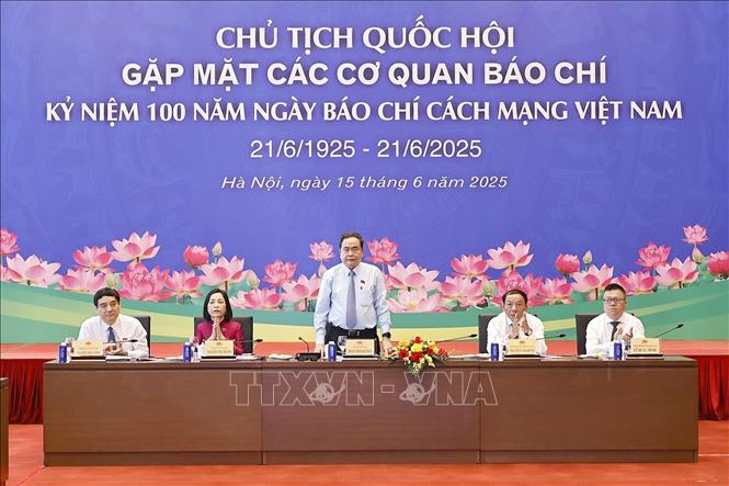 Chủ tịch Quốc hội Trần Thanh Mẫn: Báo chí đưa Quốc hội đến gần dân, đưa tiếng dân vào nghị trường Chủ tịch Quốc hội Trần Thanh Mẫn gặp mặt các cơ quan báo chí. Ảnh: Doãn Tấn/TTXVN