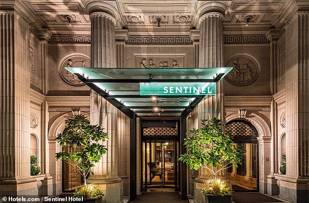 Sentinel Hotel – Portland, Hoa Kỳ: Tọa lạc ngay trung tâm thành phố Portland, Sentinel Hotel là một công trình kiến trúc mang đậm dấu ấn lịch sử, được ca ngợi bởi sự kết hợp tinh tế giữa vẻ cổ điển trang nhã và tiện nghi hiện đại. Theo Chỉ số Giá khách sạn (Hotel Price Index) của Hotels.com, đây là một trong những lựa chọn mang lại “giá trị vượt trội so với chi phí” tại khu vực. Giá phòng: Từ 143 bảng Anh/đêm.