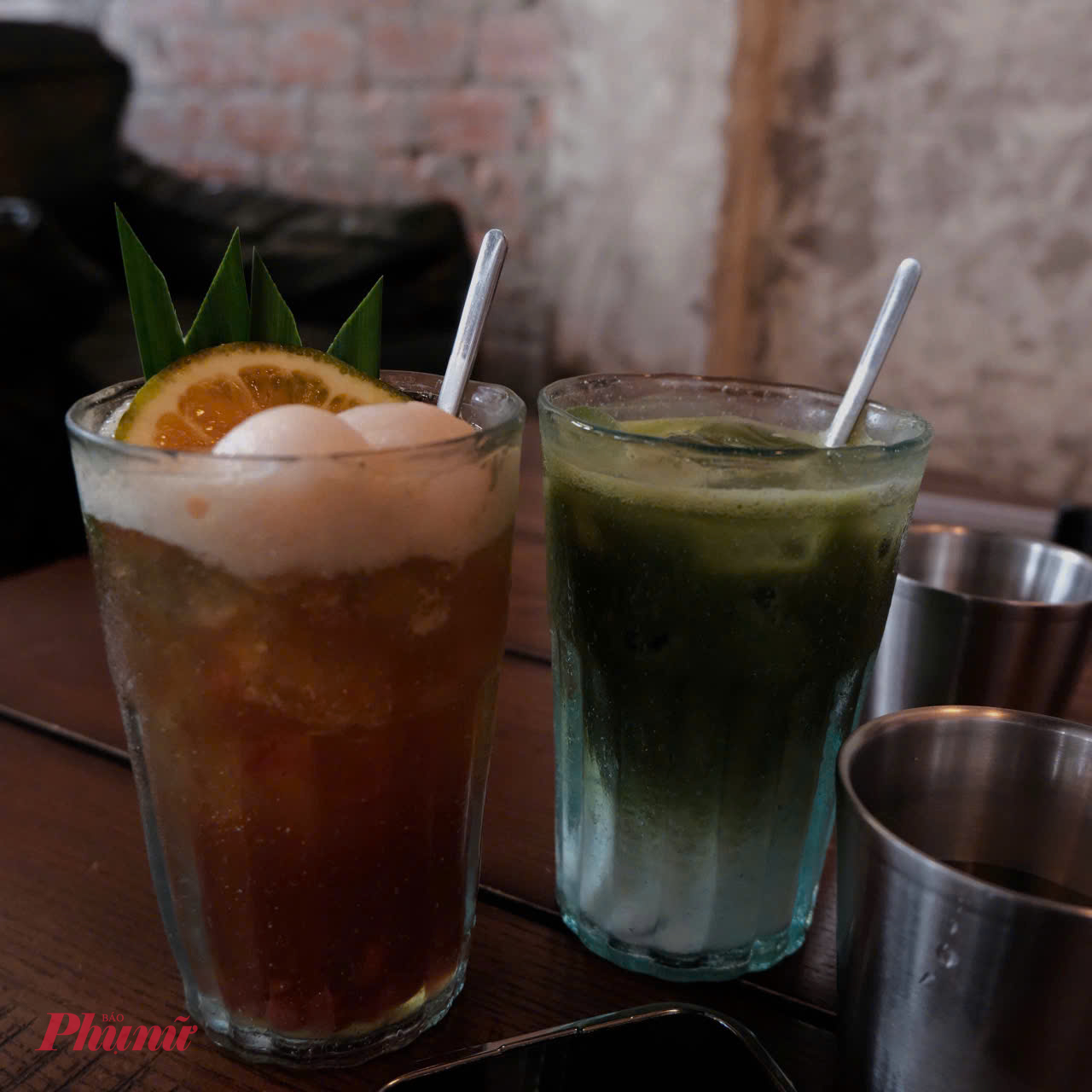 Đây là một quán cà phê mang đậm phong cách Huế nên ngoài những món trà trái cây hay matcha thì chắc chắn bạn phải thử qua món cà phê muối. Cà phê tại đây được nhiều người đánh giá rất ngon và chuẩn vị 'Huế' nhất với hương vị thơm đậm, đắng nhẹ kết hợp chút mặn độc đáo. Ảnh Myngoc_Vo