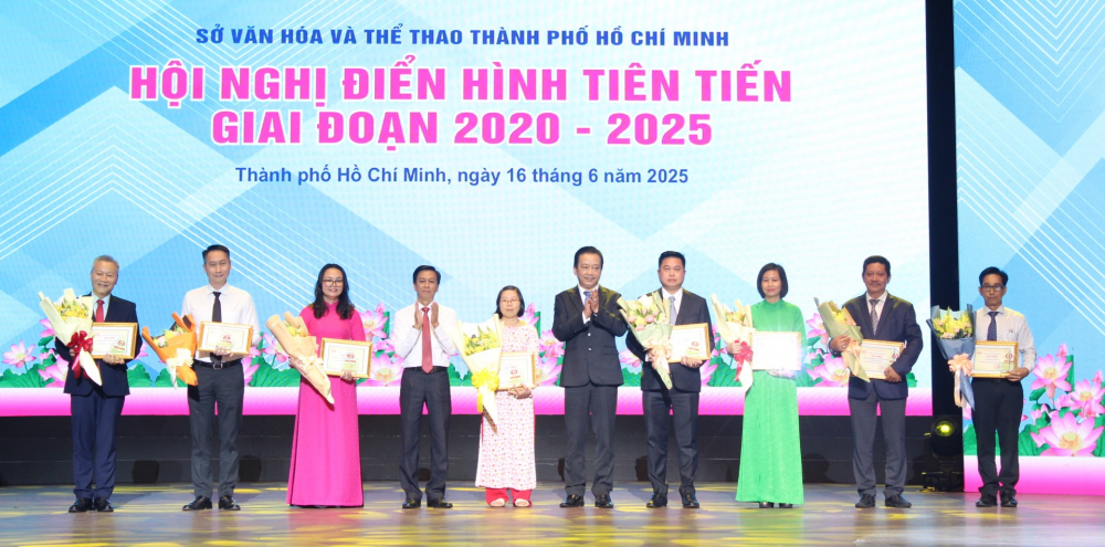 Phó giám đốc Sở Văn hóa v