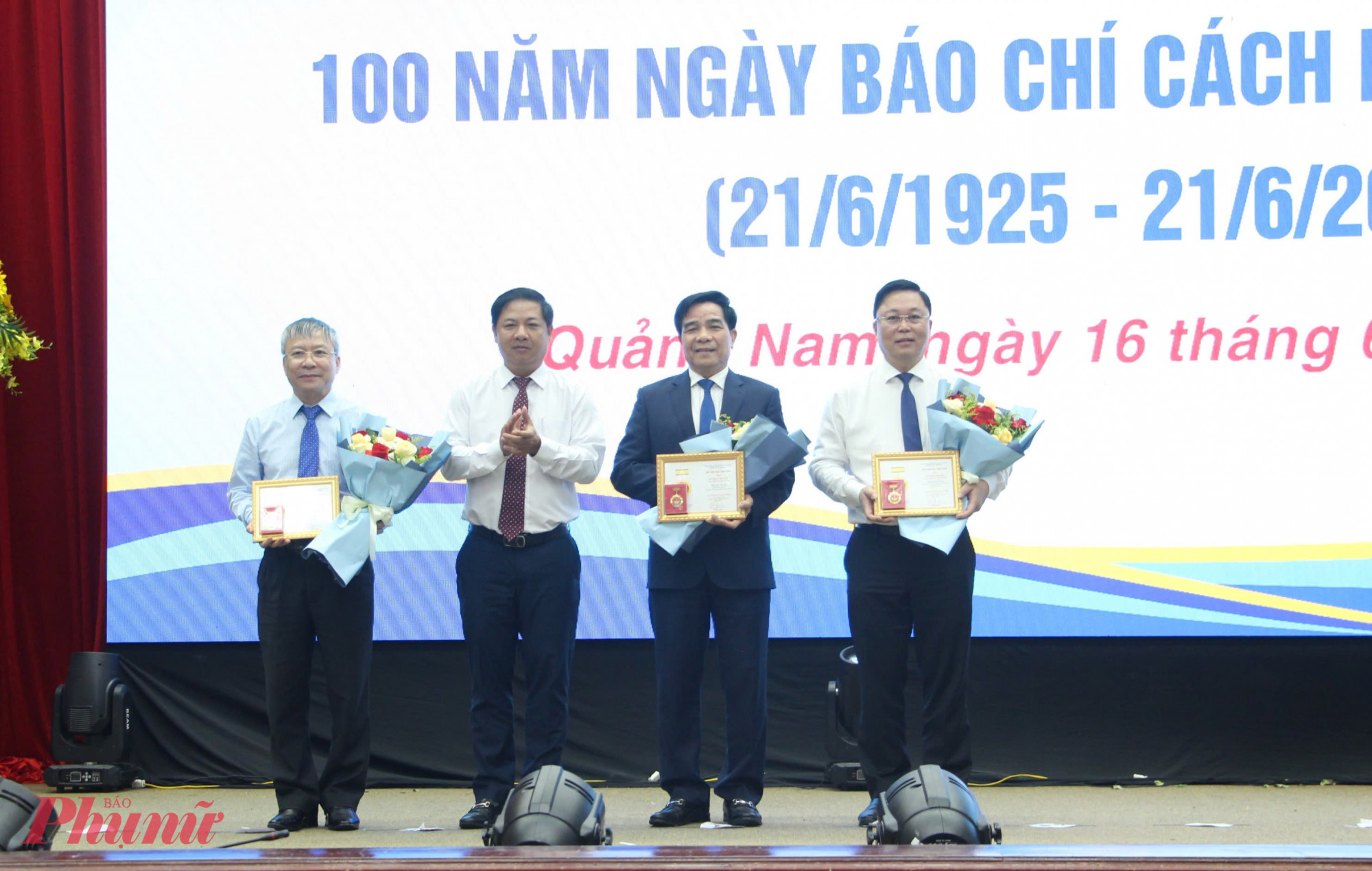 4 lãnh đạo tỉnh Quảng Nam được tặng Kỷ niệm chương vì sự nghiệp Báo chí cách mạng Việt Nam 