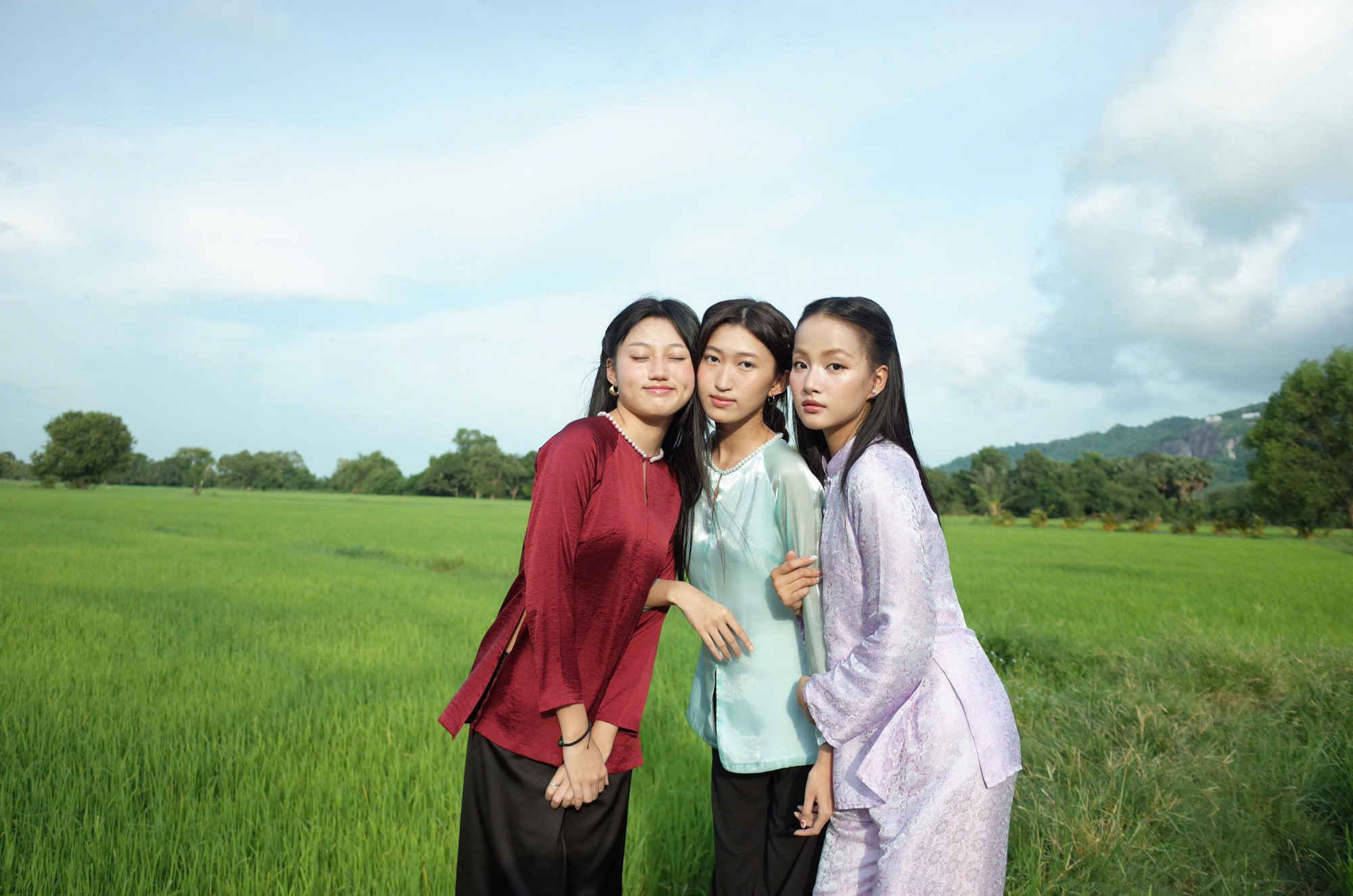 Trước khi chính thức ra mắt vào 20/6, đoàn phim có buổi giao lưu tại huyện Tri Tôn, An Giang để cảm ơn như lời tri ân của ê-kíp dành cho người dân đã hỗ trợ đoàn phim trong thời gian ghi hình.