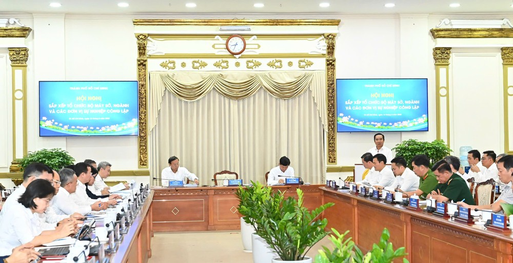 Chính quyền TPHCM yêu cầu phối hợp chặt giữa các địa phương nhằm đảm bảo tiến độ sắp xếp, phân quyền, bàn giao bộ máy hiệu quả, tránh lãng phí - Ảnh: Việt Dũng 
