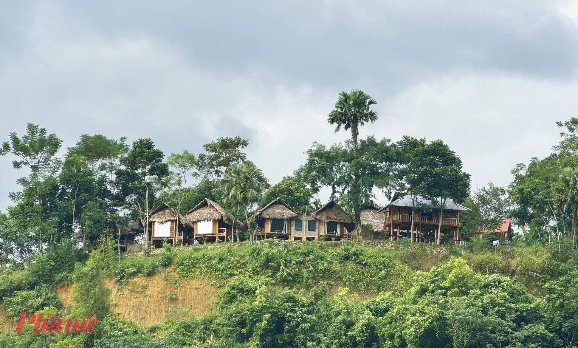 Đến Pù Luông, nghe nhịp thở lành của đất trời Rất nhiều homestay là nhà sàn truyền thống của người Thái
