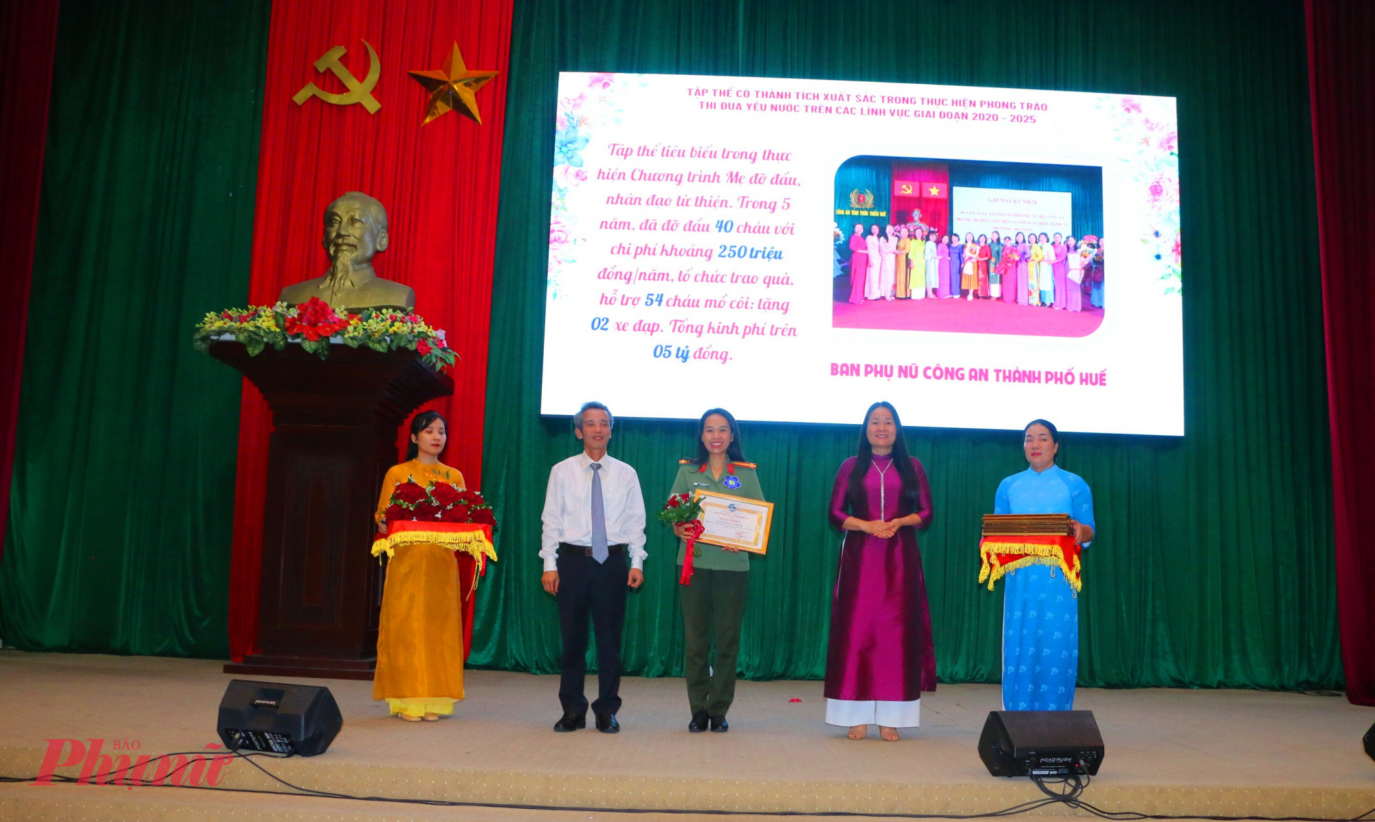 Tặng bằng khen cho chi hội phụ nữ công an Tp Huế