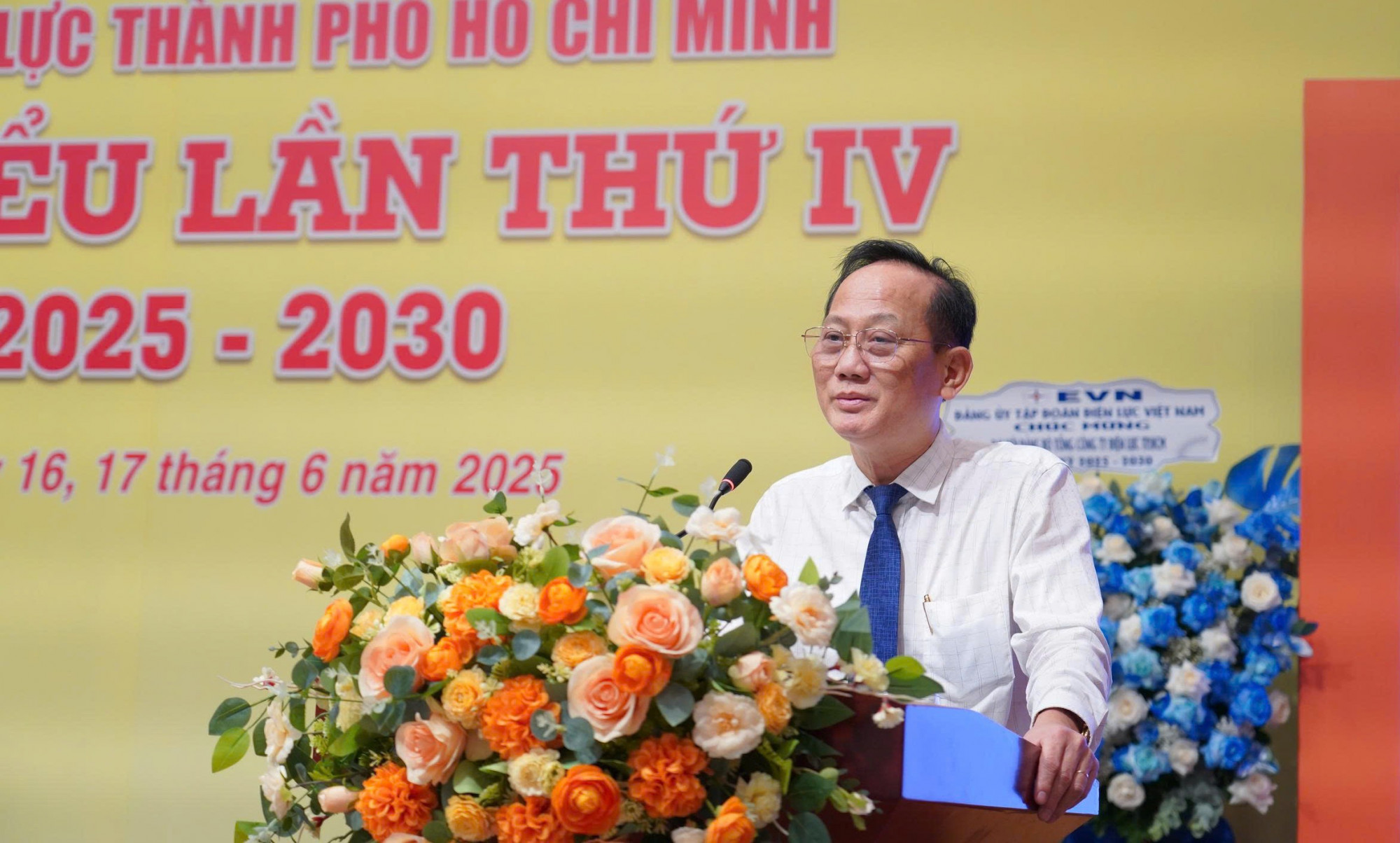 Ông Trần Văn Nam - Phó bí thư Đảng ủy UBND TPHCM tham dự và chỉ đạo đại hội - Ảnh: EVNHCMC