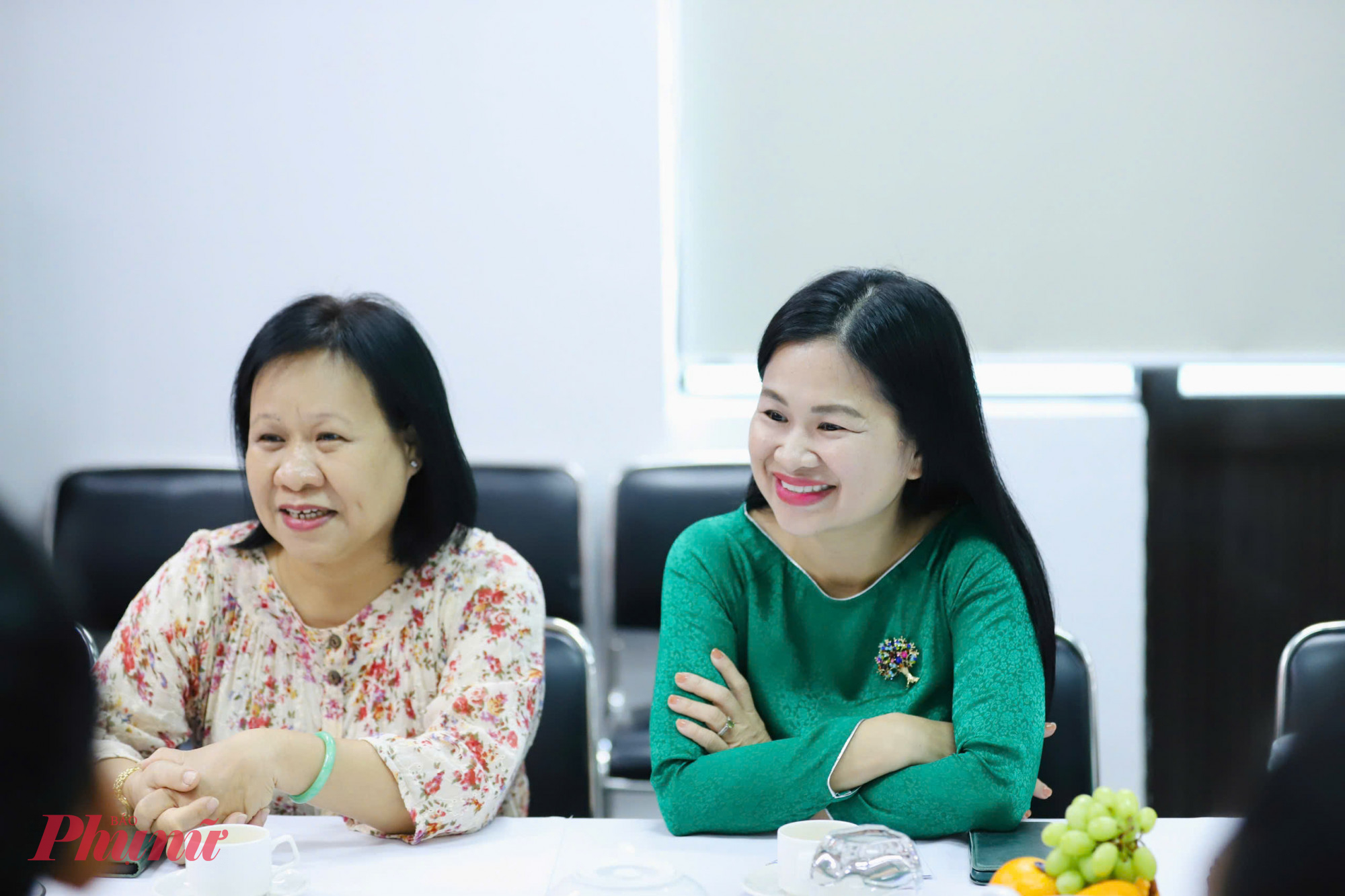 Báo Phụ nữ TPHCM đón nhận nhiều tình cảm ấm nồng từ các cơ quan, đơn vị Phó Tổng biên tập Phạm Thị Vân Anh và Phó tổng biên tập Tạ Thị Nam Hồng