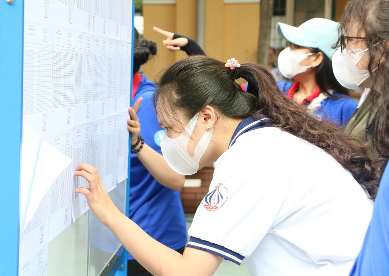 Cách làm tốt bài thi tốt nghiệp THPT môn lý, hóa, địa Thí sinh thi tốt nghiệp THPT năm 2024 tại điểm thi Trường THPT Trần Khai Nguyên (quận 5, TPHCM)