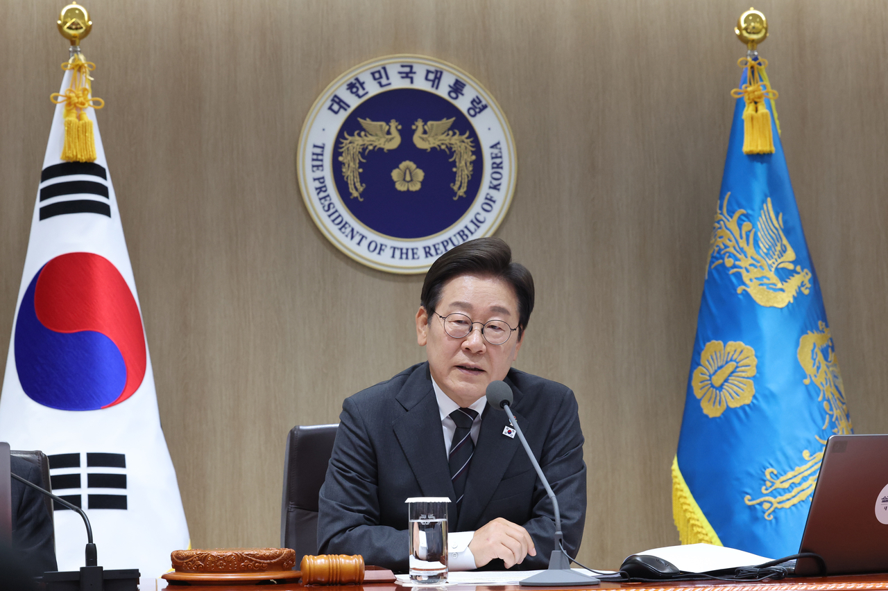 Tổng thống Lee Jae Myung phát biểu trong cuộc họp Nội các tại văn phòng tổng thống ở Seoul vào ngày 19/6 -Ảnh: Yonhap