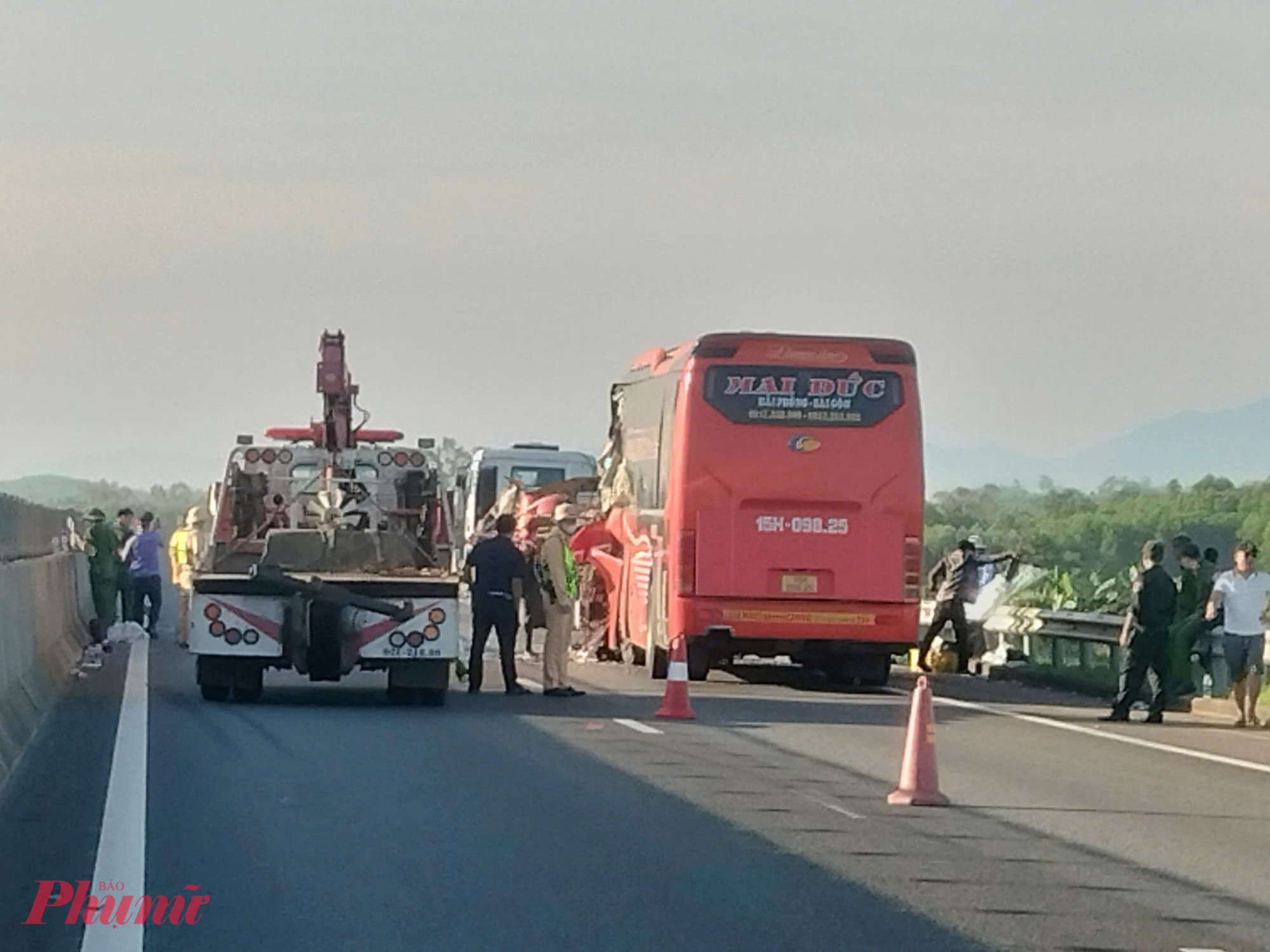Hiện trường vụ tai nạn nghiêm trọng