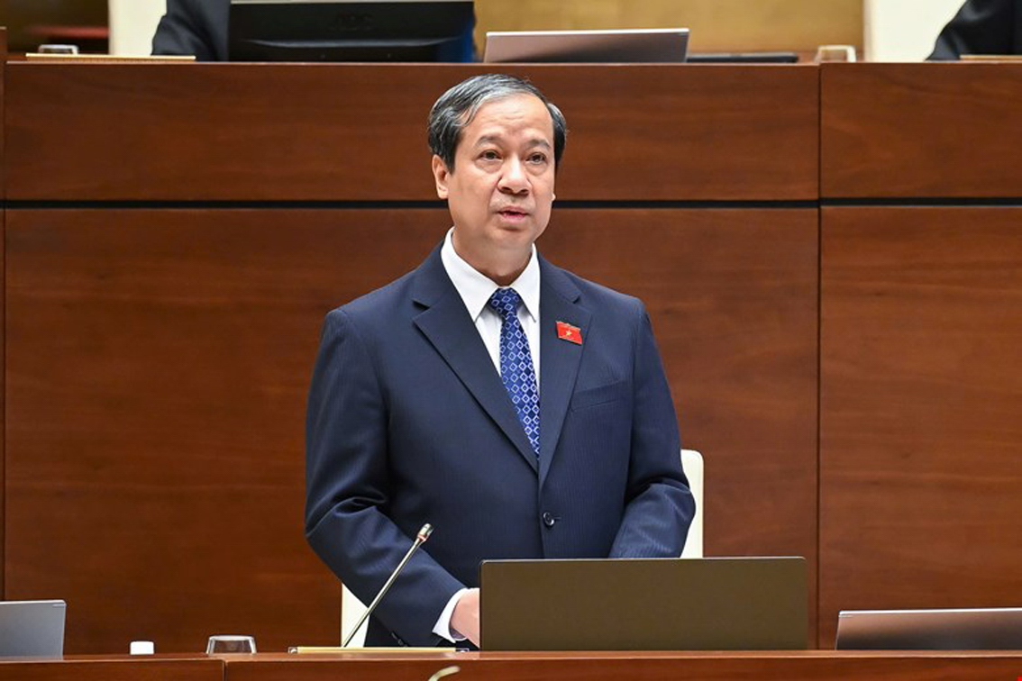 Bộ trưởng Bộ GD-ĐT Nguyễn Kim Sơn trả lời chất vấn của đại biểu Quốc hội - Nguồn ảnh: Media Quốc hội
