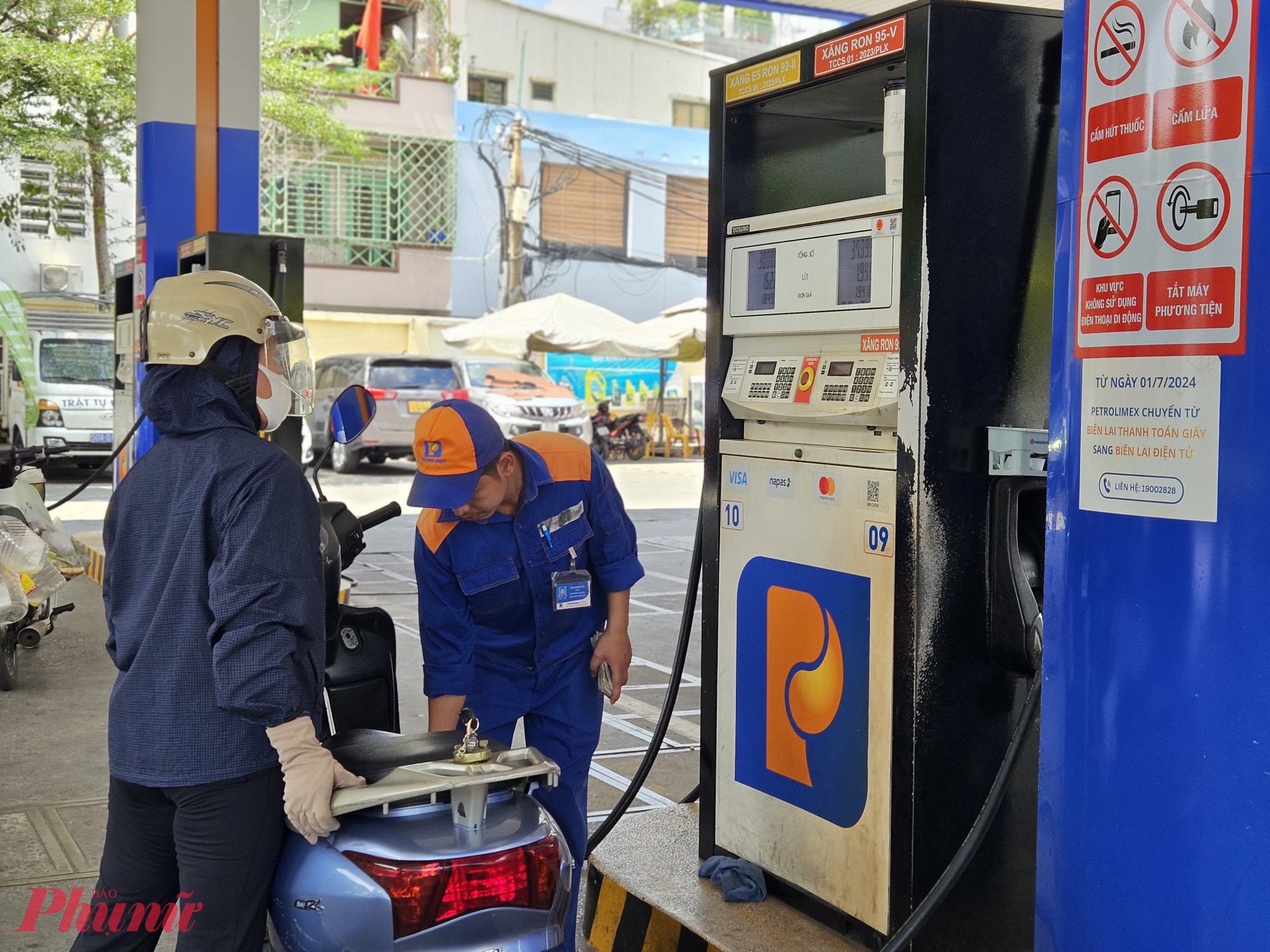 Giá xăng dầu trong nước tăng mạnh từ 15g chiều 19/6 - Ảnh: Ngọc Thùy