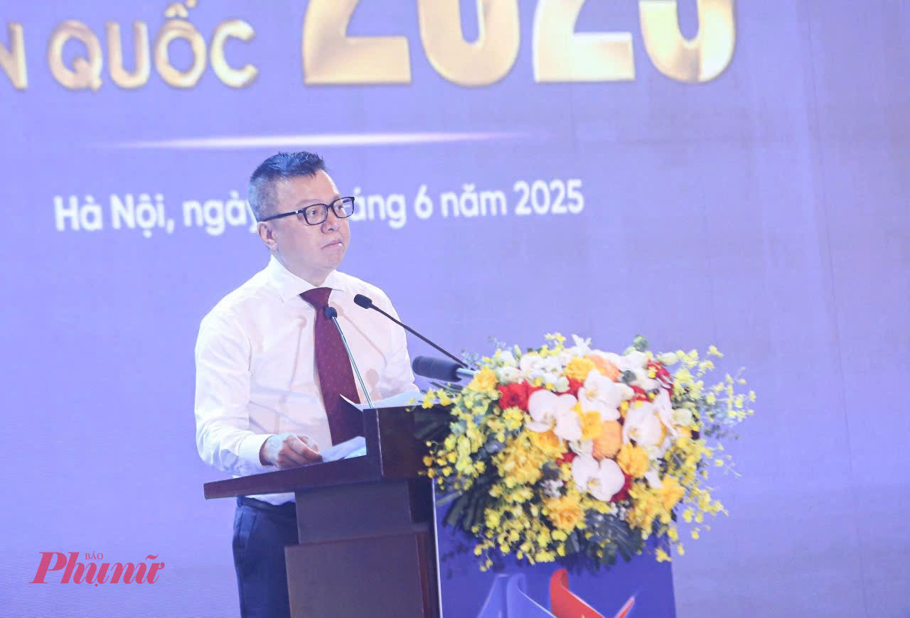 Đồng chí Lê Quốc Minh, Ủy viên Trung ương Đảng, Tổng Biên tập Báo Nhân Dân, Phó Trưởng Ban Tuyên giáo và Dân vận Trung ương, Chủ tịch Hội Nhà báo Việt Nam phát biểu tại Lễ khai mạc.