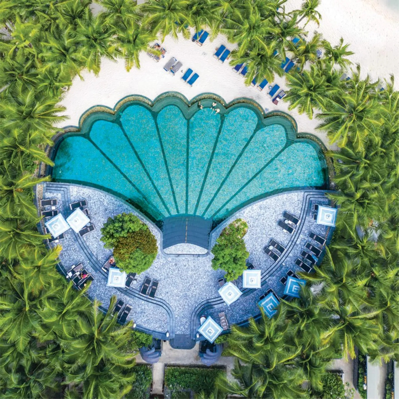 JW Marriott Phú Quốc Emerald Bay (Kiên Giang) có 3 hồ bơi nổi bật. Shell Pool hình vỏ sò chỉ dành cho người lớn với phong cách cổ điể; Sun Pool hướng ra biển thanh bình và Sand Pool dành cho gia đình - Ảnh: JW Marriott Phu Quoc Emerald Bay Resort & Spa