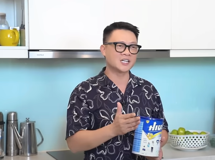 Biên tập viên Quang Minh từng quảng cáo sữa Hiup - ảnh 