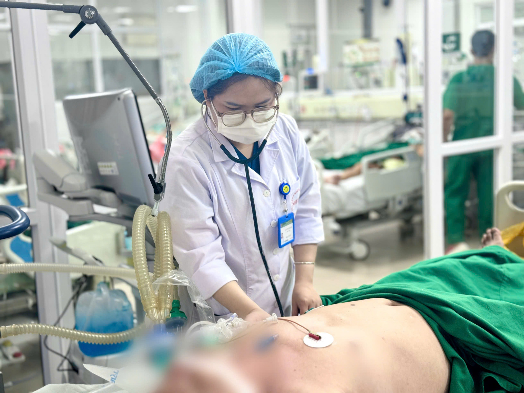 Nam bệnh nhân nguy kịch vì uống nửa lít rượu mỗi ngày - ảnh: BVCC