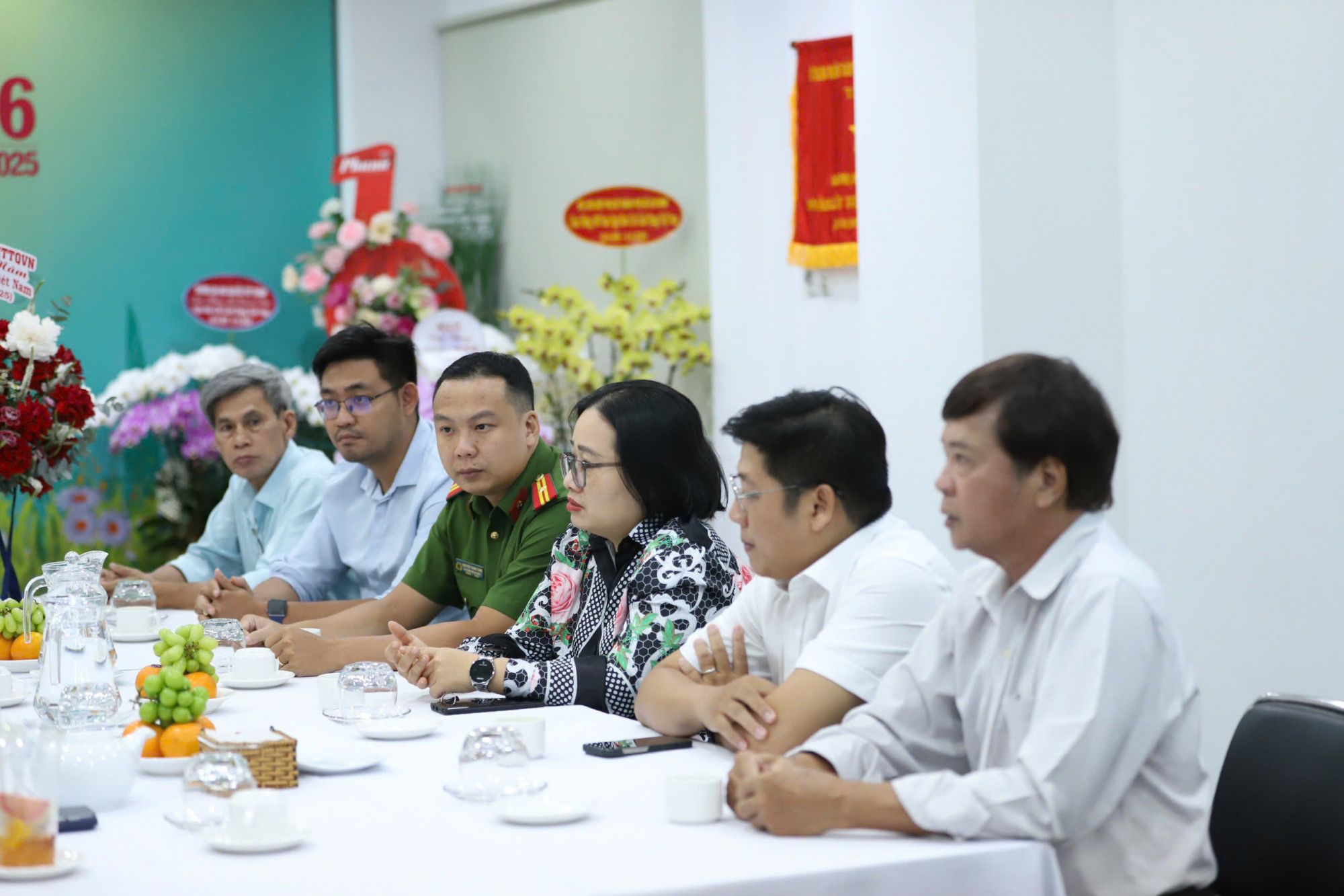 Đoàn cán bộ phường 4, quận 3 đến thăm Báo Phụ nữ TPHCM