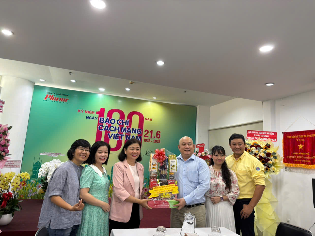 Bệnh viện Hùng Vương và Báo Phụ nữ đã có nhiều năm gắn bó
