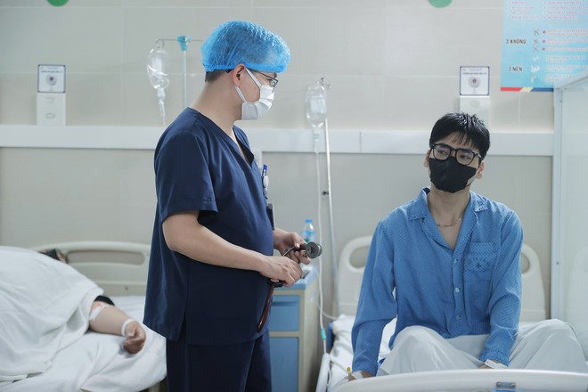 Bệnh nhân COVID-19 điều trị tại Bệnh viện Thanh Nhàn - ảnh: BVCC