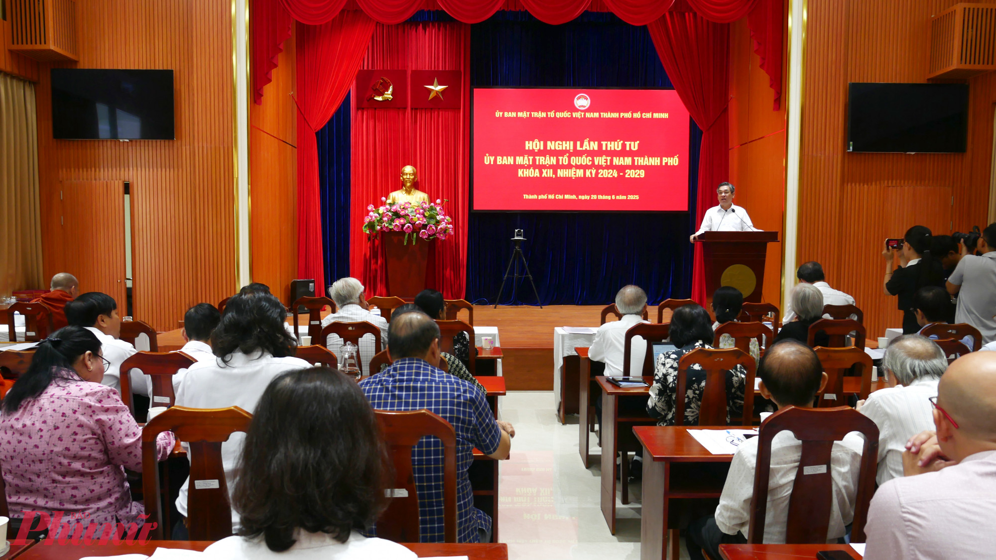 Ông Nguyễn Phước Lộc - Phó Bí thư Thành ủy TPHCM, Chủ tịch Ủy ban MTTQ Việt Nam TPHCM - phát biểu tại hội nghị - Ảnh: Trang Nguyễn 