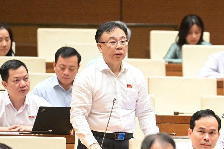 Đại biểu Nguyễn Công Long nhấn mạnh, kỳ thi vào THPT hàng năm là sự kinh hoàng của hàng triệu phụ huynh, học sinh