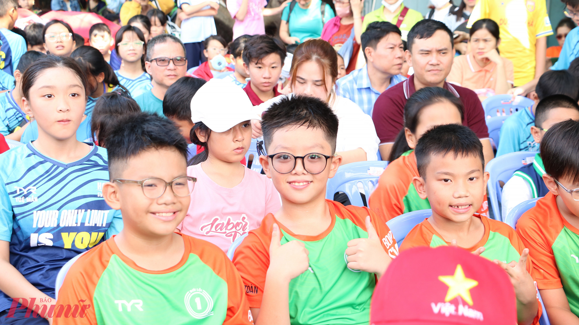 Thành viên các CLB bơi lội tham gia chương trình - Ảnh: Trang Thư
