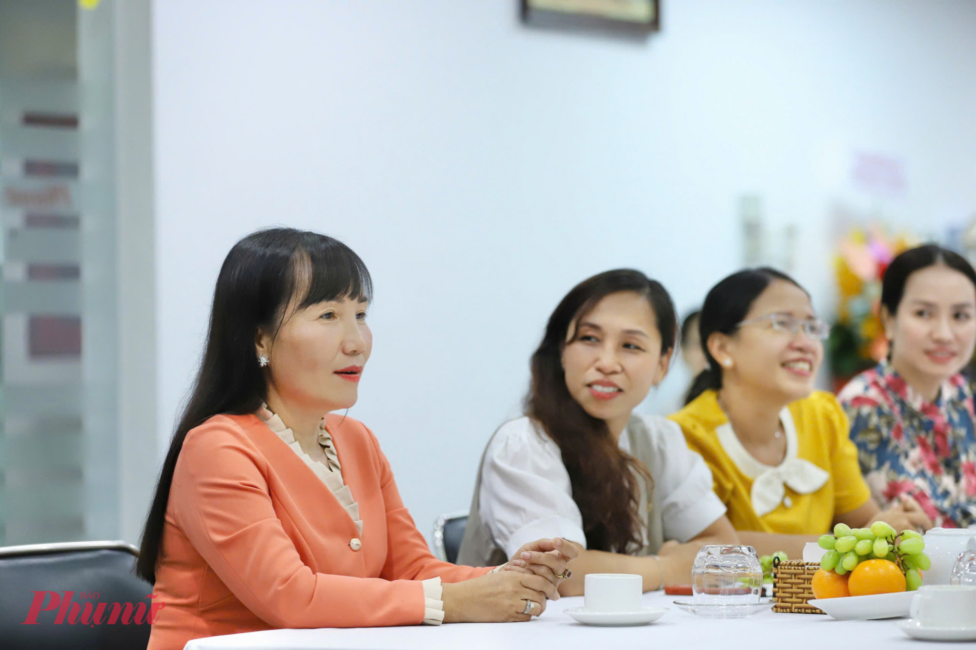  Bà Trịnh Thị Thanh - Phó chủ tịch Thường trực Hội LHPN TPHCM - làm trưởng đoàn - đến thăm và húc mừng Báo Phụ nữ TPHCM nhân kỷ niệm 100 năm Ngày Báo chí Cách mạng Việt Nam (21/6/1925 – 21/7/2025) - Ảnh: Thành Lâm