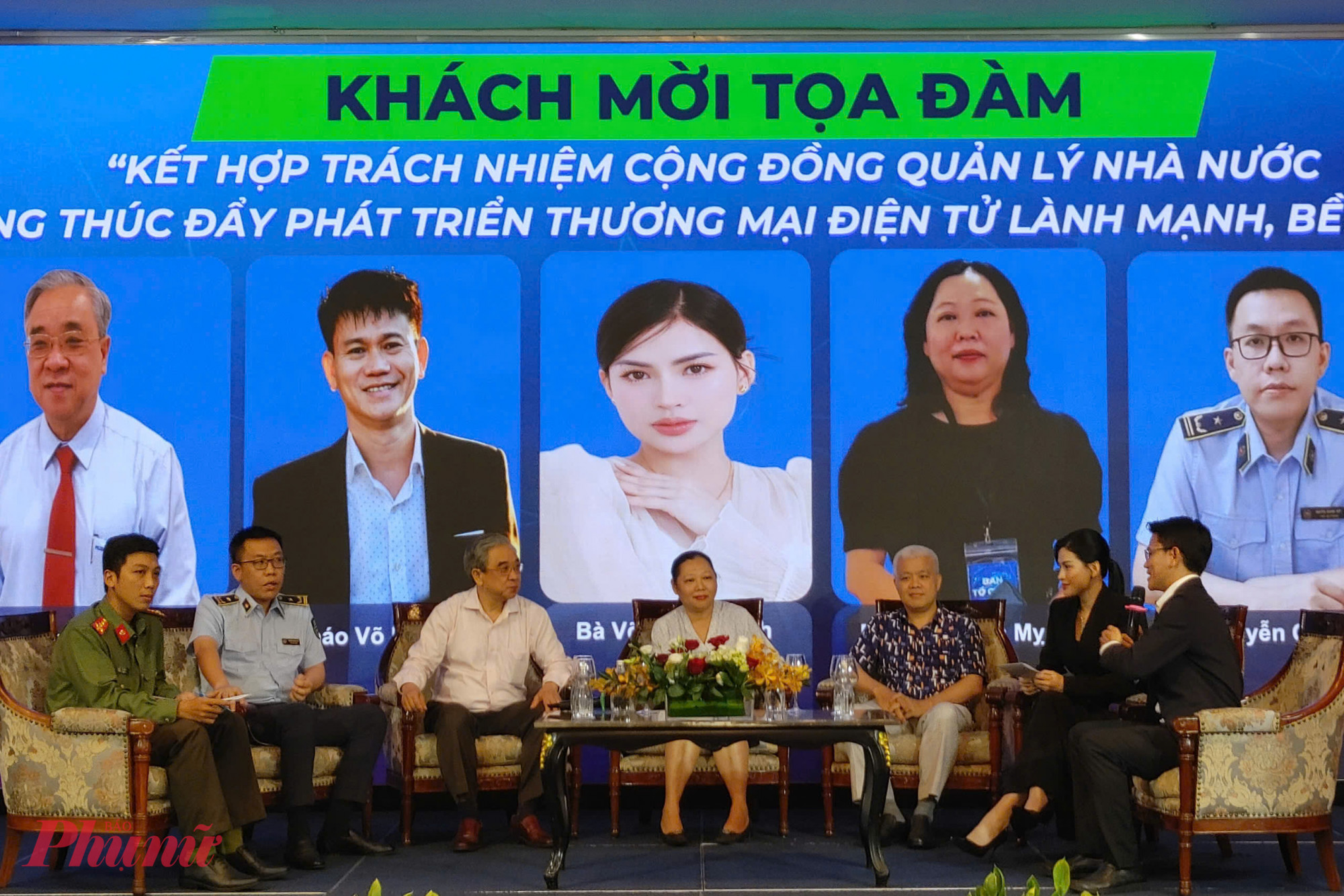 Các đại biểu trao đổi về kết hợp