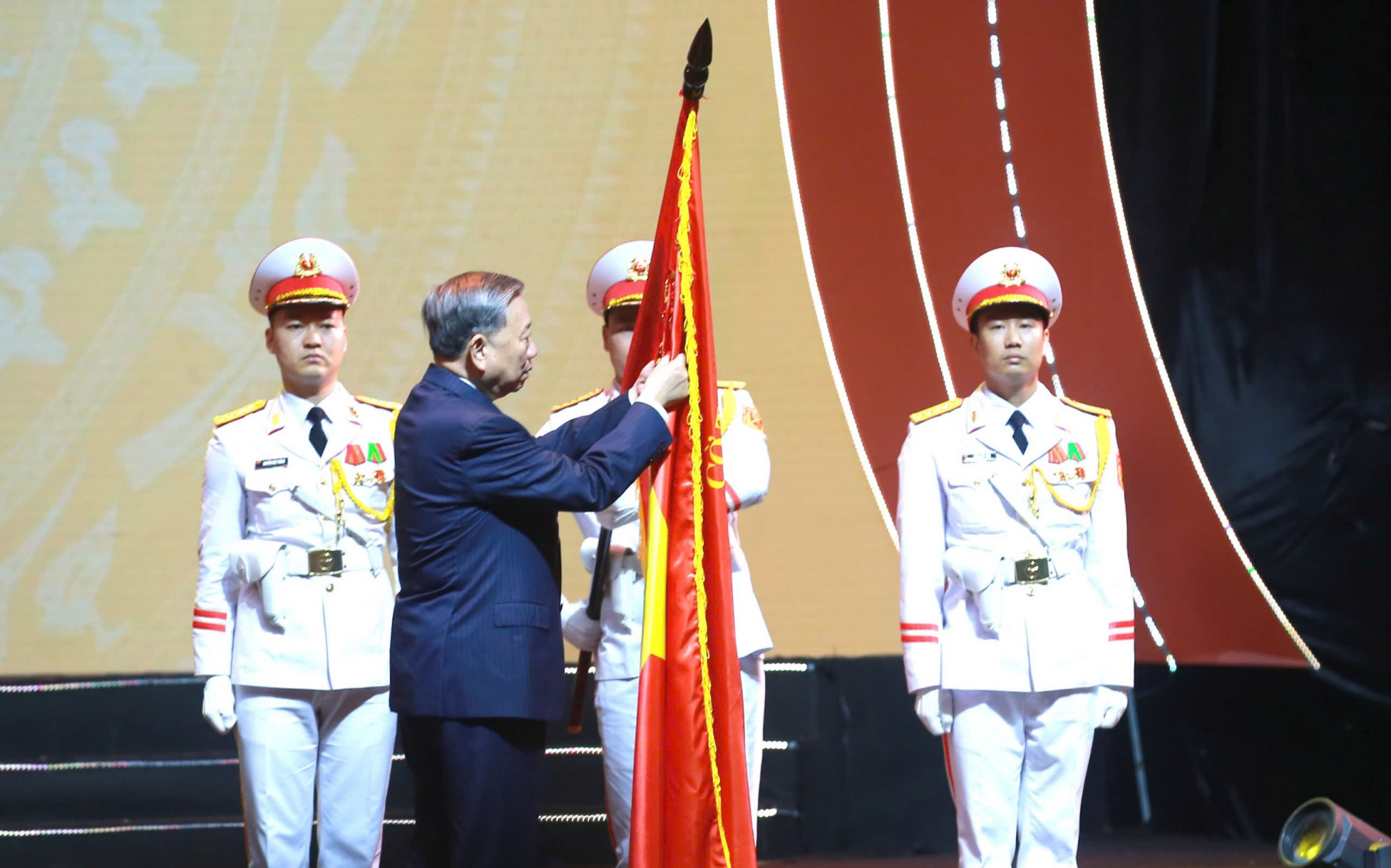 Tại Lễ Kỷ niệm, thay mặt Đảng và Nhà nước, Tổng Bí thư Tô Lâm đã trao Huân chương Hồ Chí Minh cho báo chí cách mạng Việt Nam.