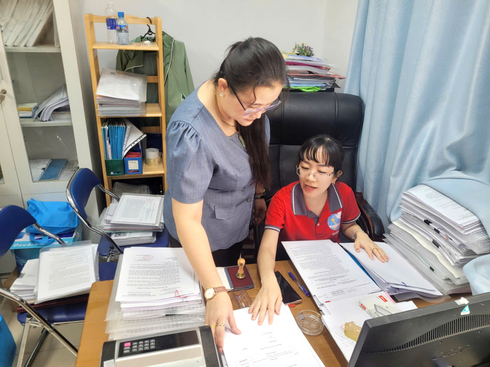 Những ngày cuối cùng của chính quyền cấp huyện tại TPHCM: Tất bật trong trách nhiệm, trọn vẹn trong sứ mệnh Gần 21g, phòng làm việc của các cán bộ Hội LHPN quận 8 vẫn sáng đèn