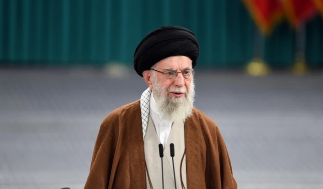 Iran tuyên bố "bây giờ đến lượt chúng ta", nhiều thành phố của Mỹ báo động cao Nhà Lãnh tụ tối cao Iran Ayatollah Ali Khamenei chuyển đến điểm tuyệt mật