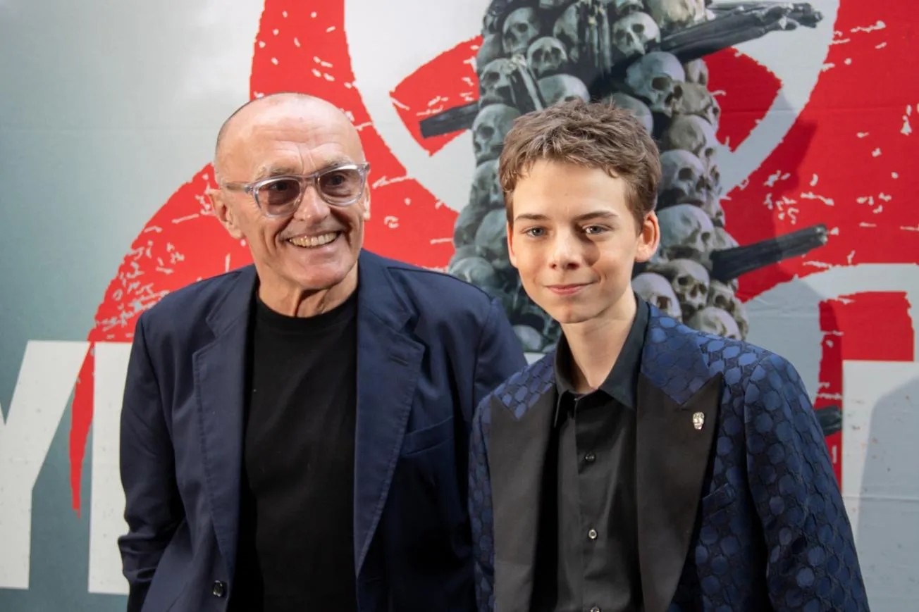 Đạo diễn danny Boyle và Alfie Williaams trong buổi ra mắt phim 