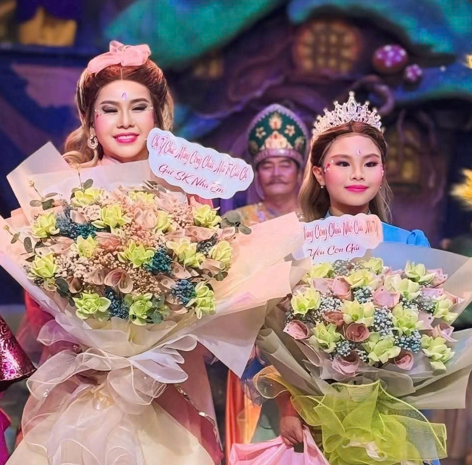 Bình Tinh và con gái Bella cùng tham gia vở kịch thiếu nhi Công chúa mũi to và vương quốc Meo Meo