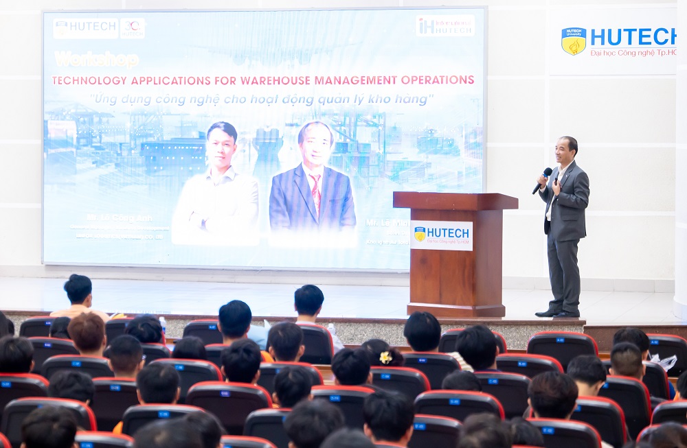 Các chuyến company tour và những chia sẻ từ đại diện doanh nghiệp mang đến các nhìn cận cảnh về thị trường - Ảnh: HUTECH