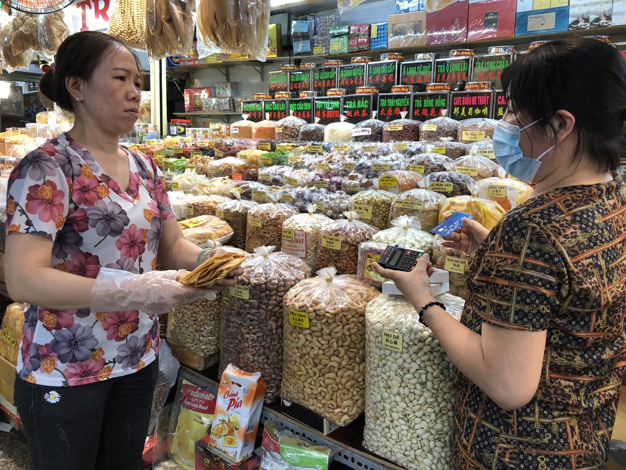 Số lượng các hộ kinh doanh là số lượng hộ rất lớn, nhận thức về công nghệ chưa cao, kinh doanh chủ yếu “lấy công làm lãi” trong khi nguồn lực của ngành thuế hạn chế