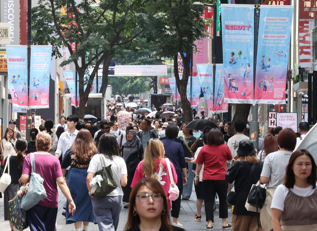 Băng rôn quảng bá lễ hội K -beauty trên phố Myeong-dong