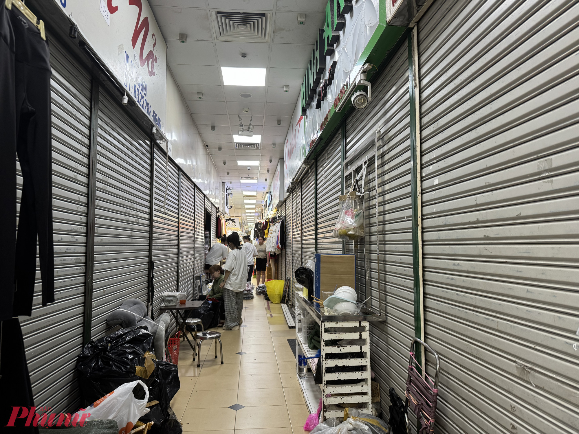 Doanh thu sụt giảm, trong khi chính sách thuế siết chặt nên nhiều tiểu thương tại chợ An Đông quyết định đóng sạp - Ảnh: Thanh Hoa